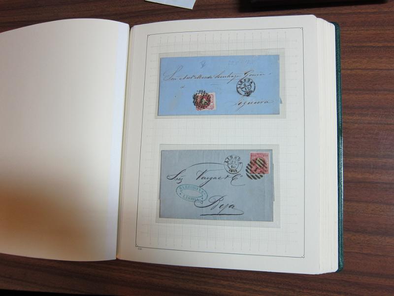 0018 (23).JPG -     Lote:    18      Marcofilia      Lotes Especiais       Descrição:         Portugal &mdash; Colecção especializada em dois álbuns com estudo especializado das marcas de duplo círculo e circulares de Lisboa, com selos de diversas emissões e cartas. Lote a ver.        Lote       Valor Base:     &euro; 1.000,00     Valor Venda:     Retirado     